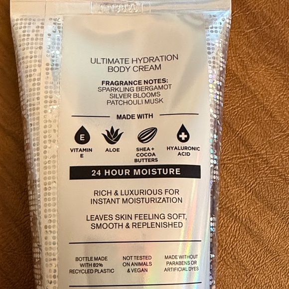 Bath & Body Works Platinum Moisturizing Body Wash and Hydration Body Cream - Picture 6 of 11